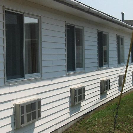Chapel Hill Motel Brevort エクステリア 写真