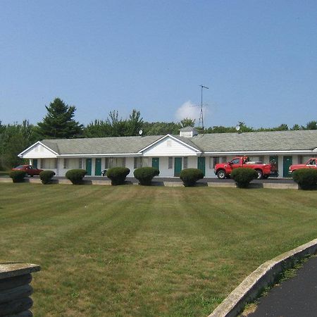 Chapel Hill Motel Brevort エクステリア 写真