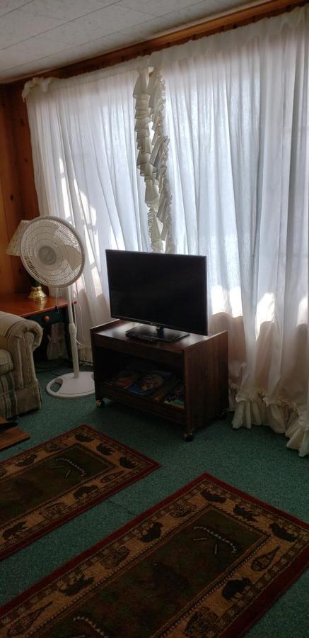 Chapel Hill Motel Brevort エクステリア 写真