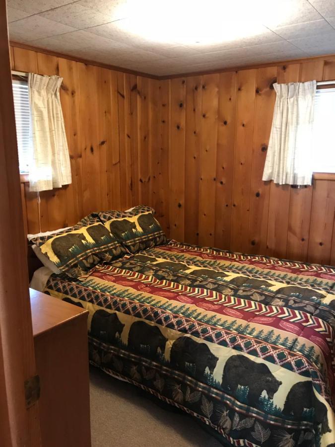 Chapel Hill Motel Brevort エクステリア 写真