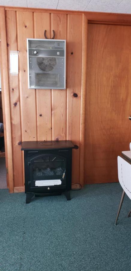 Chapel Hill Motel Brevort エクステリア 写真